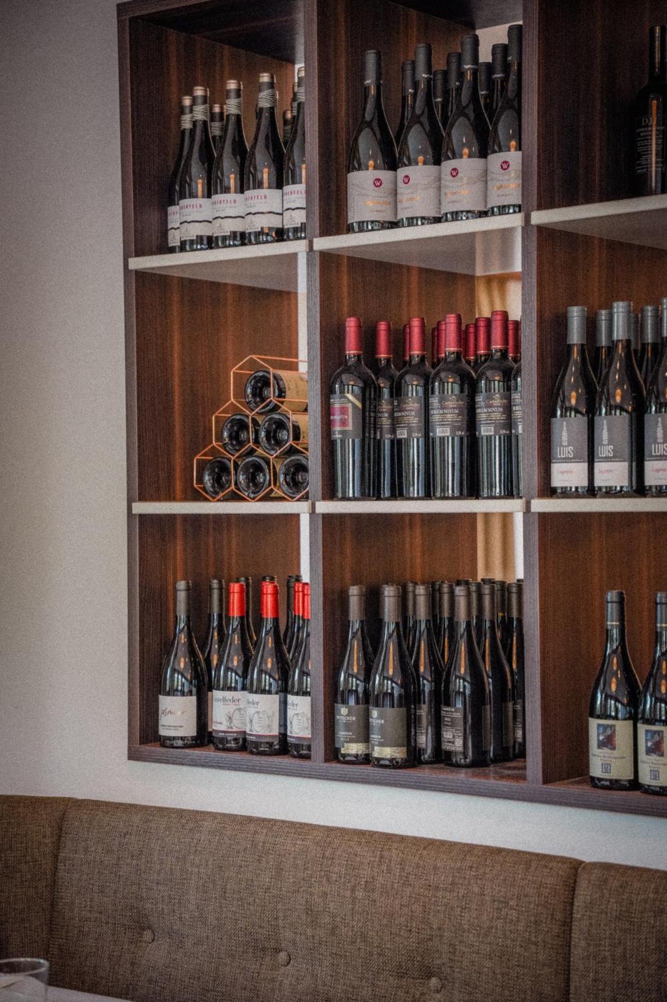 Anett Hotel Випитено Экстерьер фото